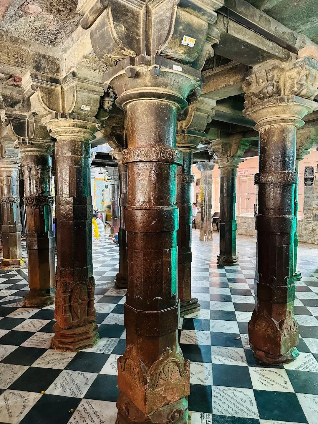 Chaurasi Khamba, Gokul