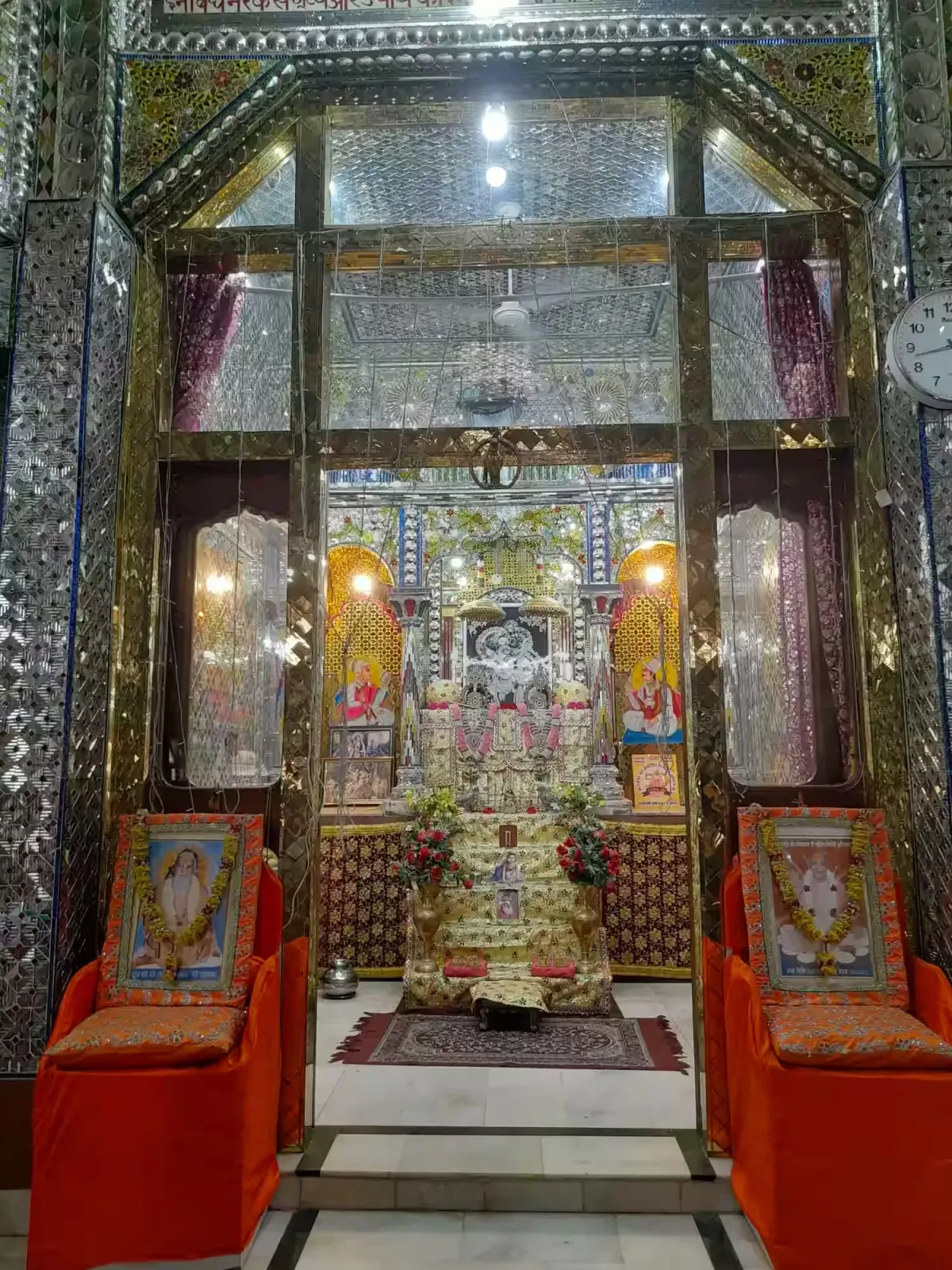 Kaanch Ka Mandir, Vrindavan