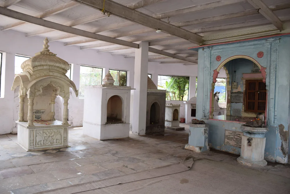 Shri Radha Gokulananda Mandir