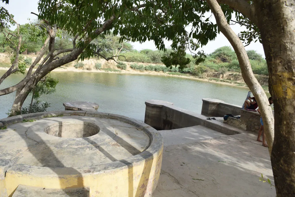 Bansi Bat